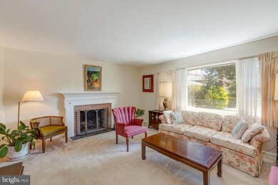 604 Longview Ct NE, Vienna, VA 22180 - photo 2