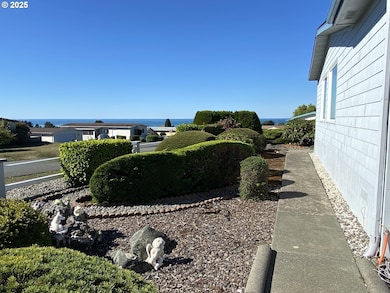 98609 Camellia Dr, Brookings, OR 97415 - photo 4