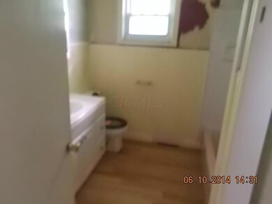 Hallway Full bath