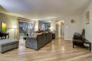 1519 Harbour Ct unit 31BR, Schaumburg, IL 60193 - photo 4