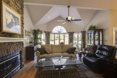 07_TalahLane_216_Living04