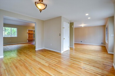 05-Sitting Room