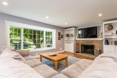 009-Living_Room-4270888-large