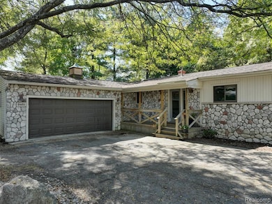 2451 Sanders Place, Bloomfield Hills, MI 48302 - photo 2