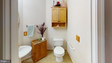 8509 Hillview Rd, Hyattsville, MD 20785 - photo 5