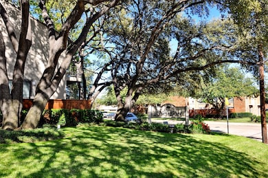 5909 Birchbrook Dr unit 114, Dallas, TX 75206 - photo 2