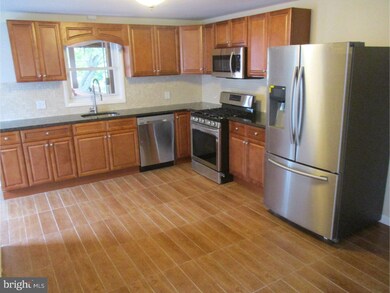 327 Roberta Ave, Darby, PA 19023 - photo 3