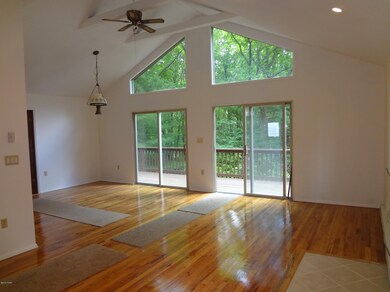 801 Palomino Ct, Lords Valley, PA 18428 - photo 2