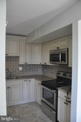 3115 Buccaneer Ct unit 202, Fairfax, VA 22031 - photo 3