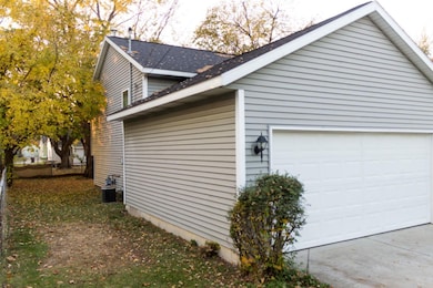 2831 Charlesgate Ave SW, Wyoming, MI 49509 - photo 4