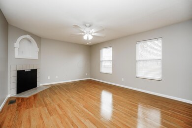 003-photo-living-room-12096302
