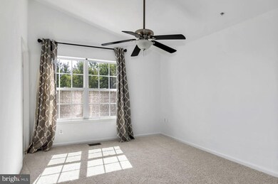 13044 Cabin Creek Rd, Herndon, VA 20171 - photo 6