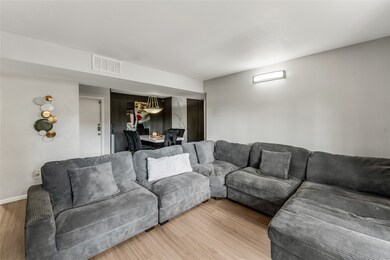 3085 Walnut Bend Ln unit 11, Houston, TX 77042 - photo 6