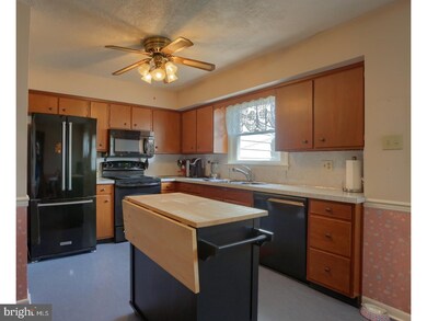 3335 Stoudts Ferry Bridge Rd, Reading, PA 19605 - photo 6