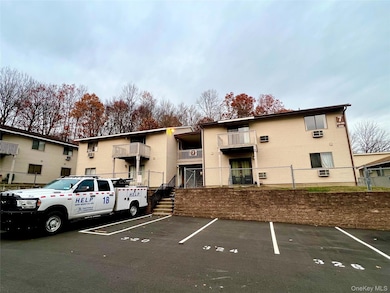 326 Concord Ln, Middletown, NY 10940 - photo 2