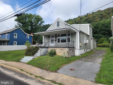 257 N Washington St, Berkeley Springs, WV 25411 - photo 3
