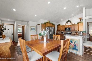 Dining, Kitchen, & Entry