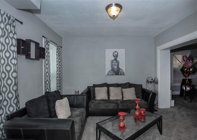 1427 W 4th St, Davenport, IA 52802 - photo 4