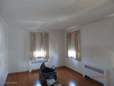 400 Thirwell Ave, Hazleton, PA 18201 - photo 5