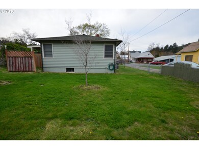 909 W 9th St, the Dalles, OR 97058 - photo 3