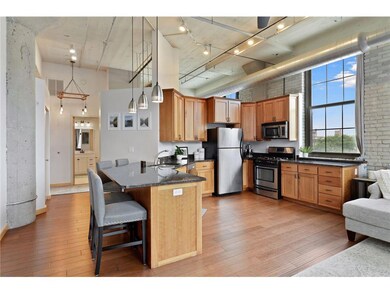 Spacious breakfast bar area with seating for 4