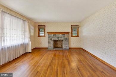 439 N 5th St, Columbia, PA 17512 - photo 3