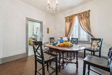 Darwin dining room