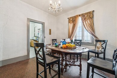 Darwin dining room