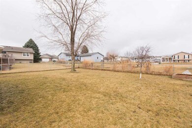 1619 Aspen Dr, Waterloo, IA 50701 - photo 2