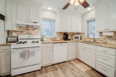 610 N Milam St, Fredericksburg, TX 78624 - photo 5