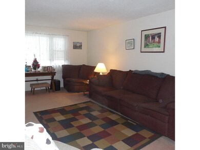 156 Riversedge Dr, Norristown, PA 19403 - photo 3