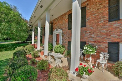 202 E Wynnbrook Dr, Hendersonville, NC 28792 - photo 4