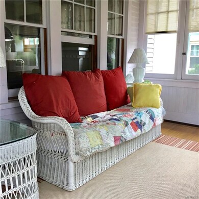 Such a delightful entrance.  Very inviting!