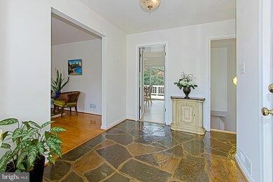 3511 Kirkwood Dr, Fairfax, VA 22031 - photo 3