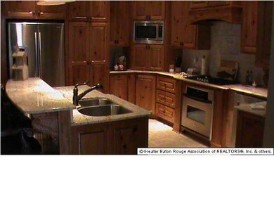 Stunning Kitchen with 3 CM Granite