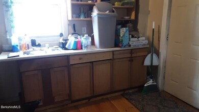 153 Onota St, Pittsfield, MA 01201 - photo 5