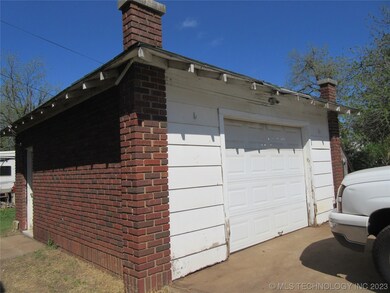 Detached garage