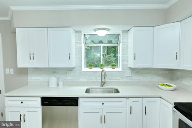 327 Hillsmere Dr, Annapolis, MD 21403 - photo 3