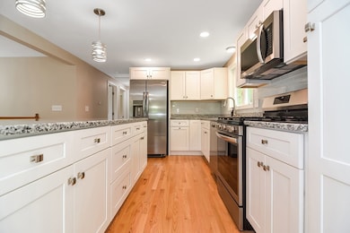 15 Grove St, Fairhaven, MA 02719 - photo 6