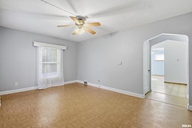 2103 W High St, Davenport, IA 52804 - photo 4