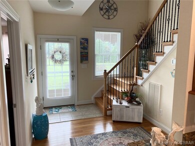 Lovely Foyer to greet your guess, spacious and air