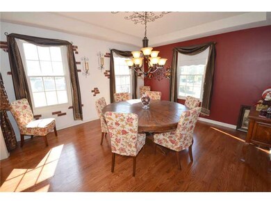 Dining Room. Gorgeous finishing in the formal dini