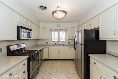 103 Walnut Dr, Newton, IA 50208 - photo 2