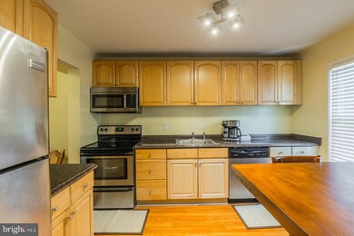 2918 Wythe Ct, Woodbridge, VA 22191 - photo 4