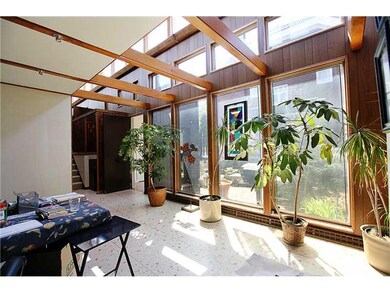 Entry/Foyer.
