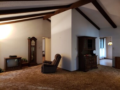 305 W Charter Dr, Muncie, IN 47303 - photo 4