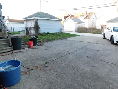 1456 Wayburn St, Grosse Pointe, MI 48230 - photo 2