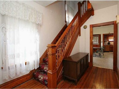 Entry/Foyer.