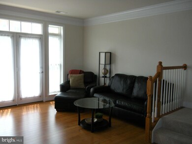 2227 Oberlin Dr unit 335A, Woodbridge, VA 22191 - photo 2
