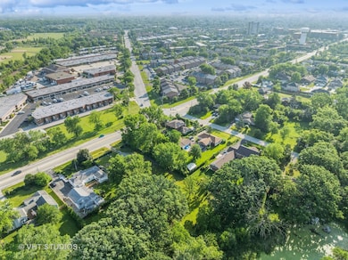 9517 W Central Rd, Des Plaines, IL 60016 - photo 5